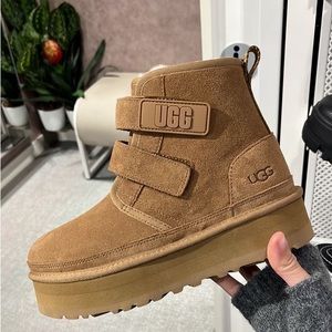 UGG Chukka Neumiel Platform Boots Size 9